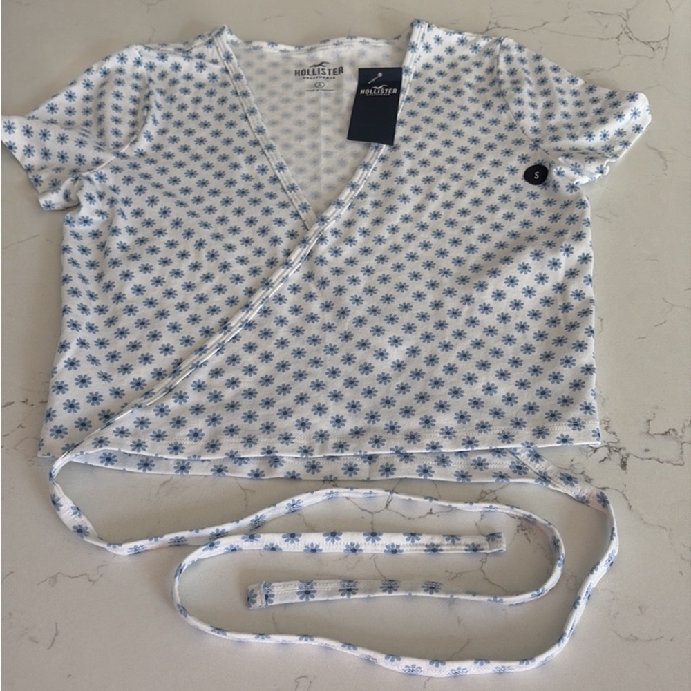 NWT Hollister Floral Wrap Top Size Small